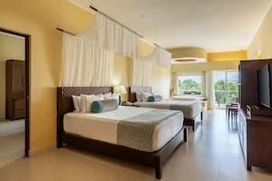 https://www.palmarbeachresortandspa.com/galleries/Suites/MASTER BEDROOM ONE  BEDROOM SUITE OCEAN VIEW 2Q.webp